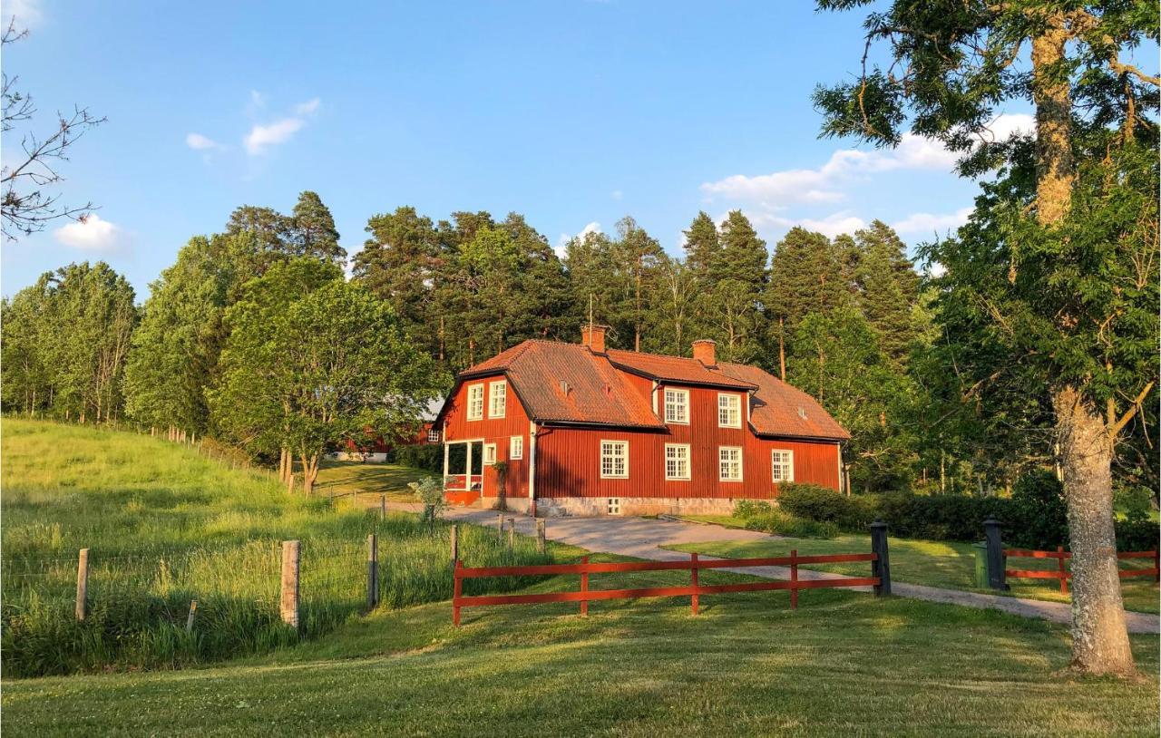 Nice Home In Mantorp With Kitchen Bagian luar foto